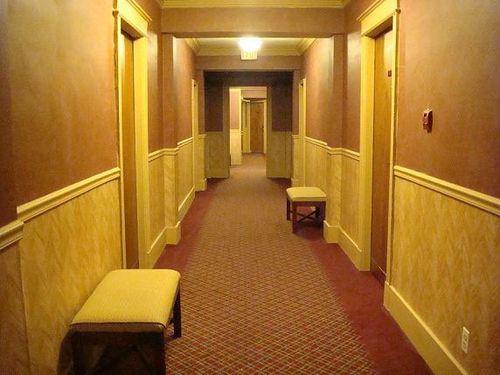 Hotel District 2*