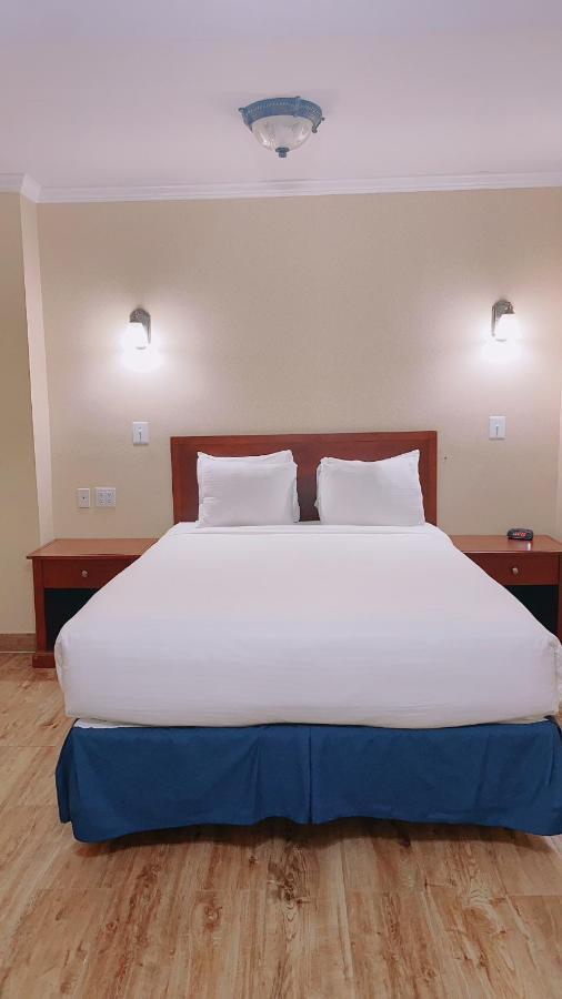 Hotel District 2*