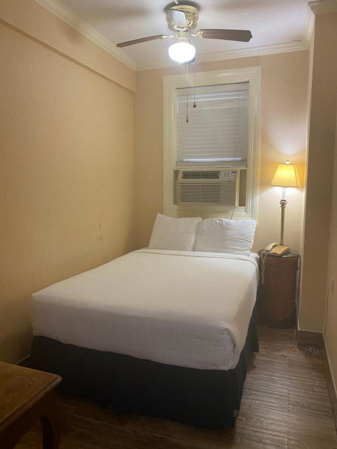 District Hotel 2*