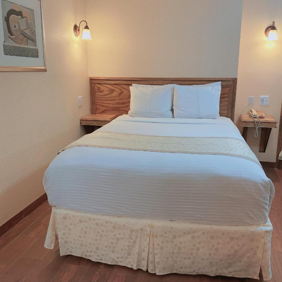 District Hotel 2*