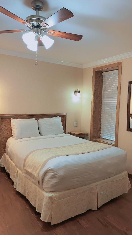 Hotel District 2*