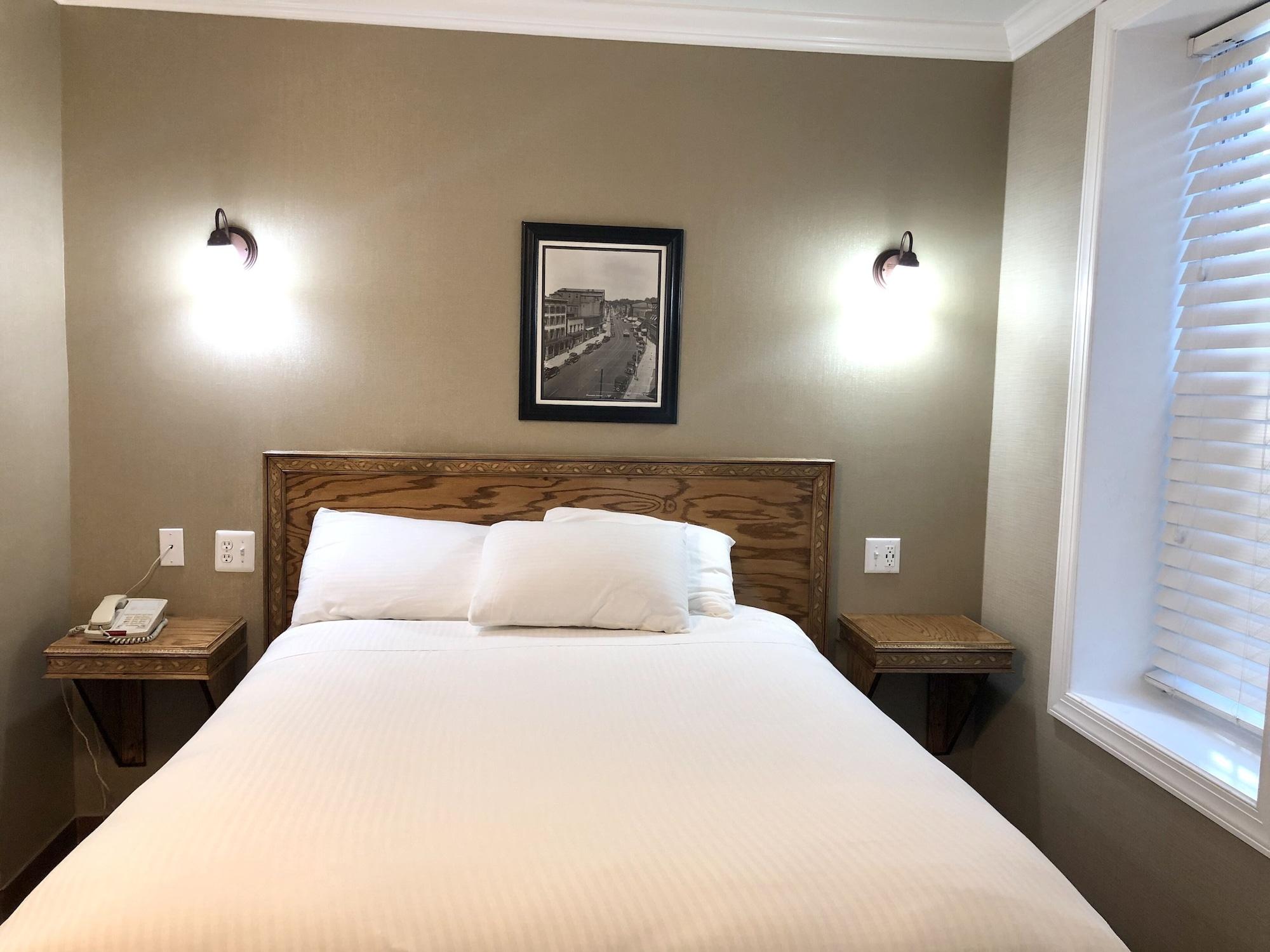 Hotel District 2*
