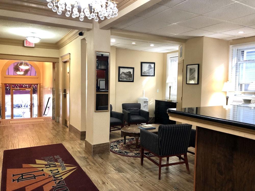 District Hotel 2*